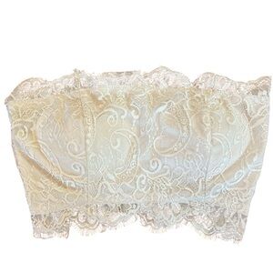 Fashion Nova Ivory Lace Bandeau Bra w/scalloped edges & structured bust Size Med